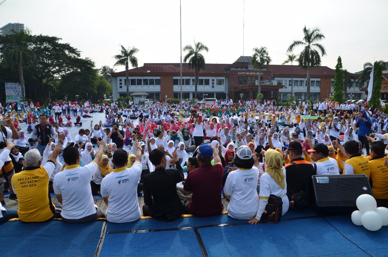 Pemerintah Kota Bekasi 1350 peserta senam  yoga pecahkan 