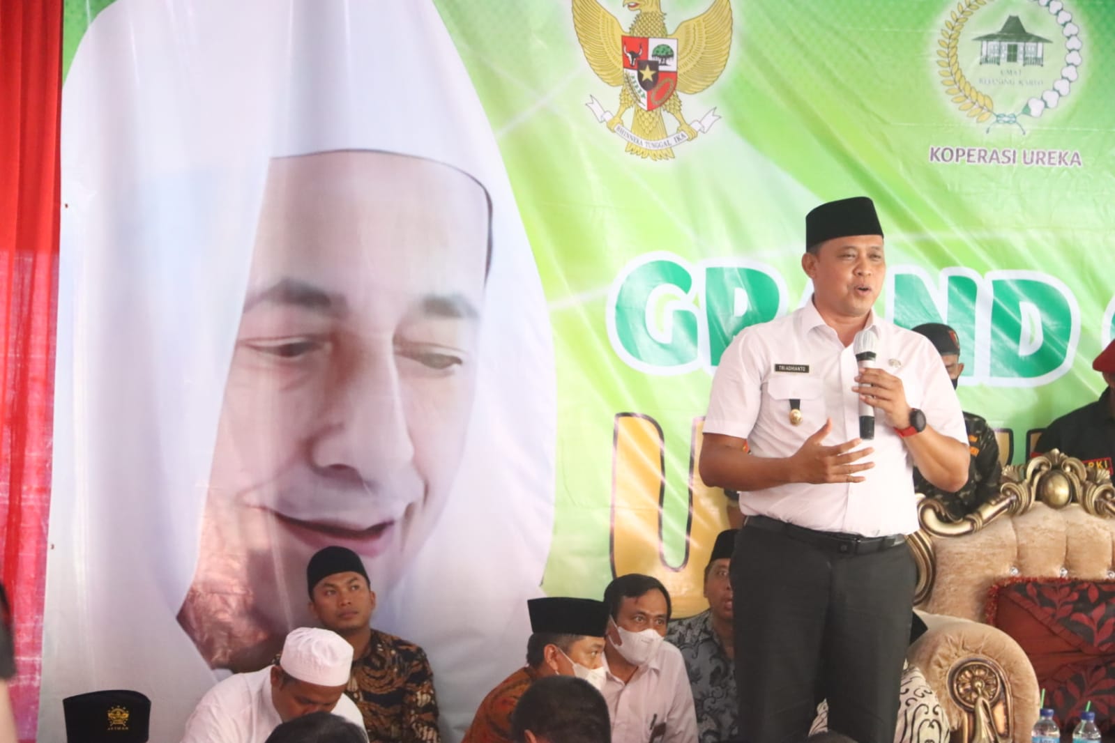 WAKIL WALI KOTA BEKASI DAMPINGI HABIB LUTFI PERESMIAN UREKA MART WAKIL WALI KOTA BEKASI DAMPINGI HABIB LUTFI PERESMIAN UREKA MART